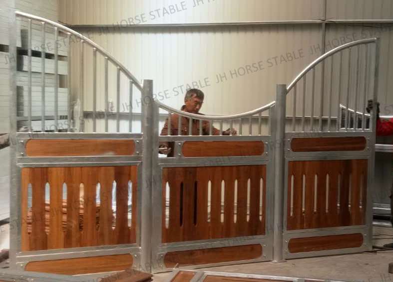 China Luxury European Cheap indoor sliding Horse Barn Box Stall Fronts canada factory