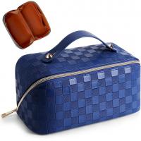 China Portable Travel Cosmetic Bag Plaid Checkered Waterproof With Handle And Divider factory