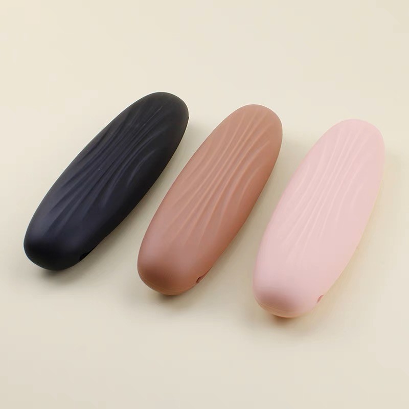 China Tasteless Nontoxic Silicone Makeup Brush Bag , Leakproof Silicone Cosmetic Pouch factory