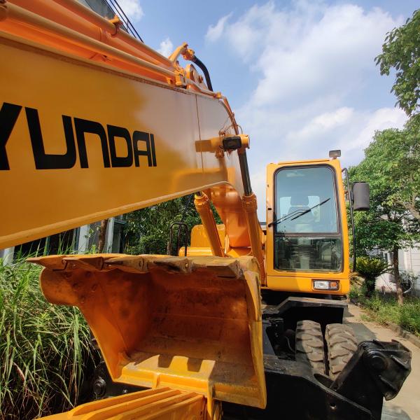 Quality 21t Used Crawler Excavator Machine Second Hand Hyundai 210 Excavator for sale