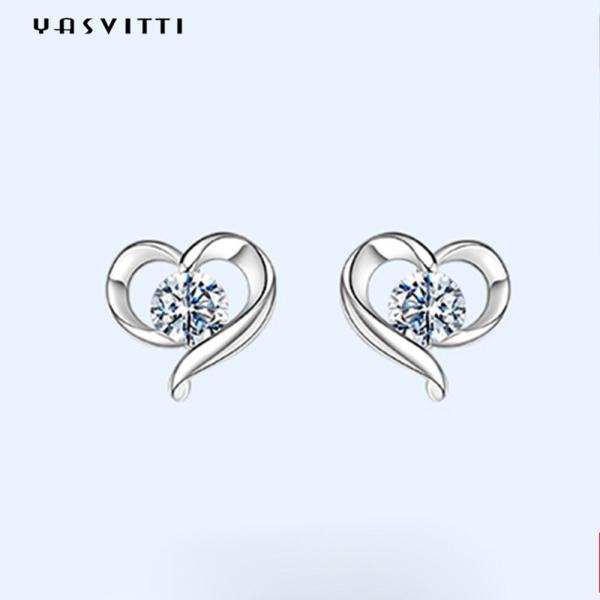 Quality 2.87g 0.39in Sterling Silver Heart Stud Earrings ODM White 925 Sterling Silver Stud for sale