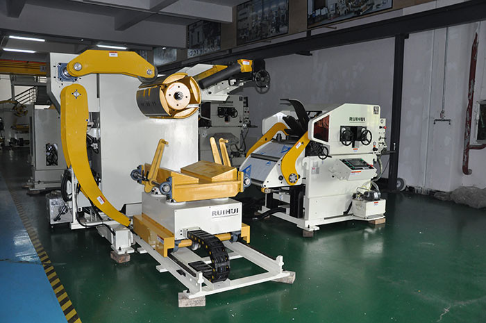 China Automation Metal Straightener Equipment Heavy Duty Material Frame Wafer Stamping Processing factory