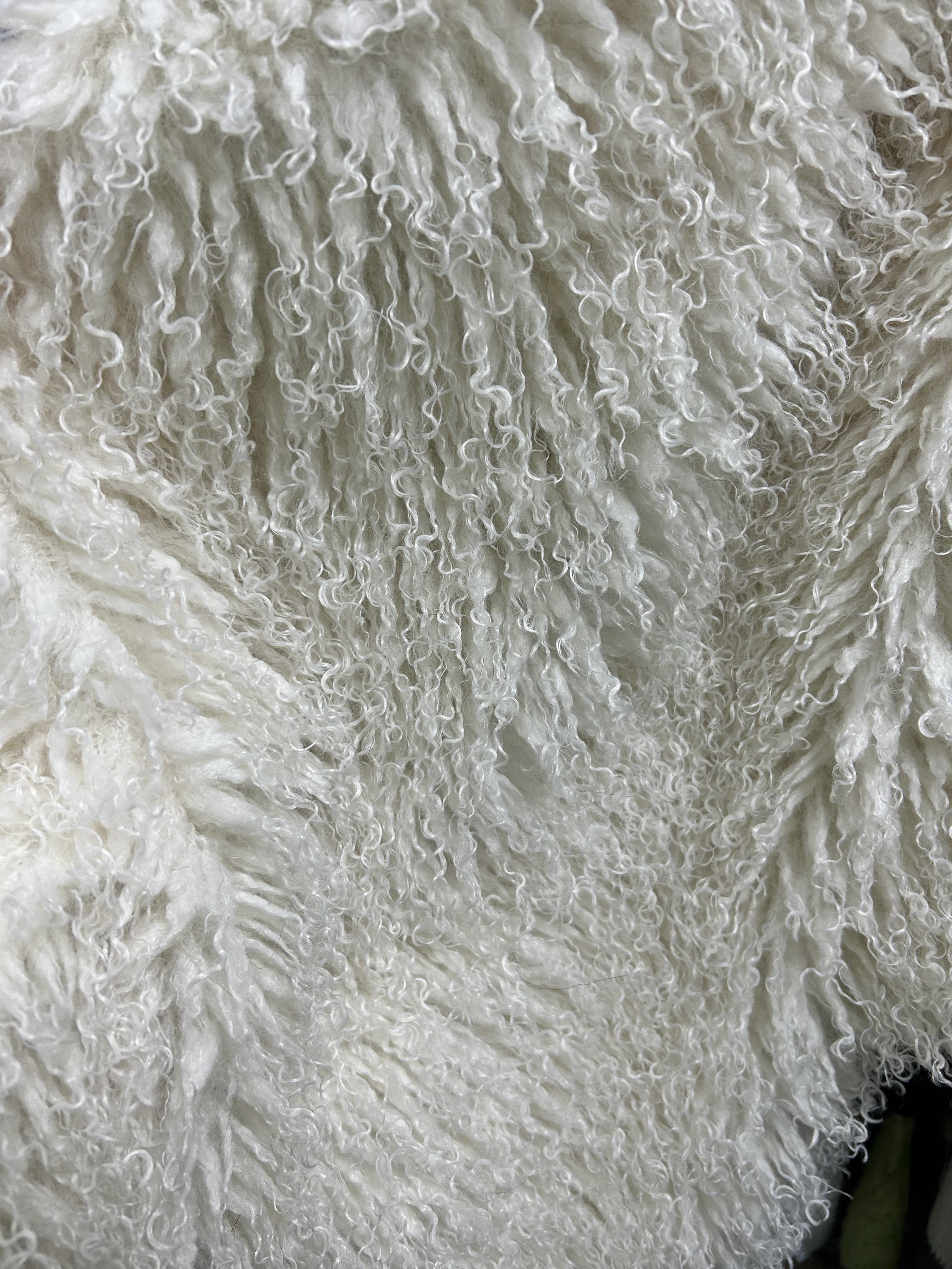 China White Persian Wool Curly And Unique High End Clothing Selection factory