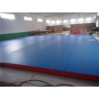 China Water Park Gymnastic Pool Mat , Inflatable Air Mat For Tumbling Fire Retardant factory