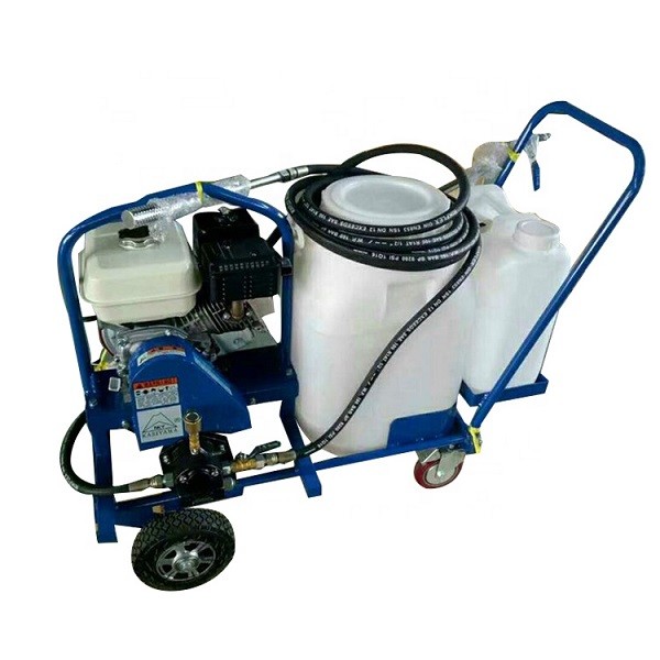 China Mini Emulsified 20L/Min Hot Bitumen Sprayer Machine For Road Construction for sale