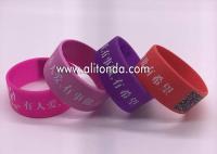 China Wholesale Custom Single Color 3D Debossed Fashion Logo Bracelet Silicone Rubber Wrist Band for Sports factory