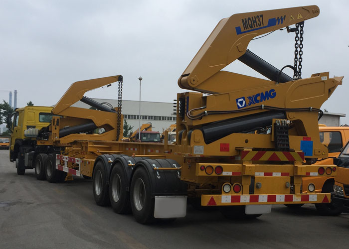 China Tri-Axle Side Lifter Container Side Loader Trailer For 20 Ft 40ft Container factory