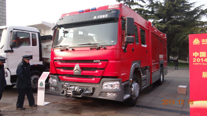 China 6m3 Sinotruk Howo Rescue Fire Truck With Water Tank Foam Tan And Ladder factory
