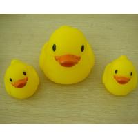 China Small Baby Shower Rubber Duck Family Bath Set , Floatable Promotional Rubber Ducks  for sale