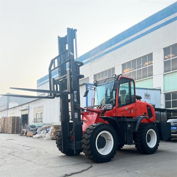 Quality Compact All Terrain Forklift Truck With Seated Diesel EPA Certified for sale