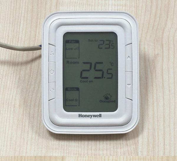 China Honeywell Digital Air Conditioner Fan Coil Room Thermostat T6861V2WG Temperature Controller for sale