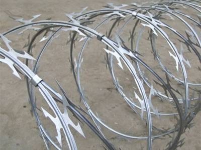 High quality hot dipped galvanized diamond razor barbed wire mesh anti climb welded concertina blade razor wire fence