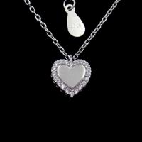 China OEM Sterling Silver Pendant Necklace / Cubic Zirconia Heart Necklace for sale