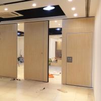 China Office Interior Design Movable Wall Divider On Wheels For Art Gallery factory