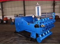 China Horsepower 500 KW Horizontal Four Cylinder Triplex Mud Pump for Oilfield Industry factory