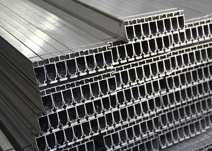 China Silver Industrial Standard Aluminum Extrusion Profiles Mill Finish Custom Length factory