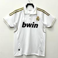 China Custom Retro Soccer Jerseys White Classic Football Shirt Wear Men'S factory
