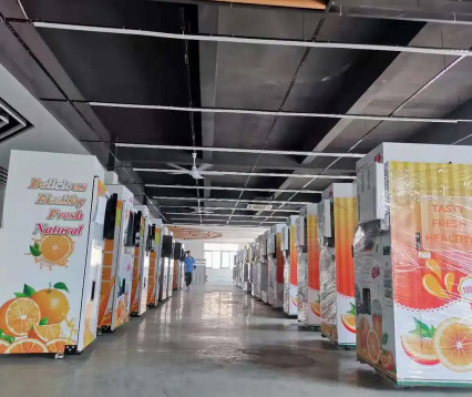 Quality CE Fruit Juice Vending Machine 300W / 2000W Fresh Squeezed Orange Juice Machine for sale