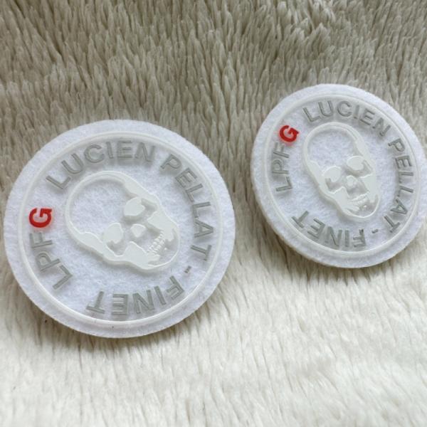 Quality Durable White Printing Silk Label Screen Printing Ink On Velvet Labels for sale