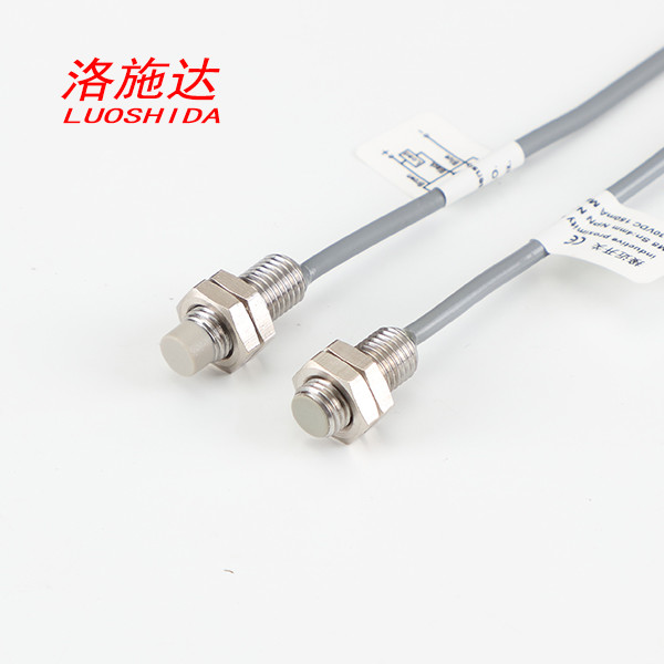 Quality Cylindrical Inductive Proximity Switch Sensor With Cable Type DC 3 Wire High Precision Shorter for sale