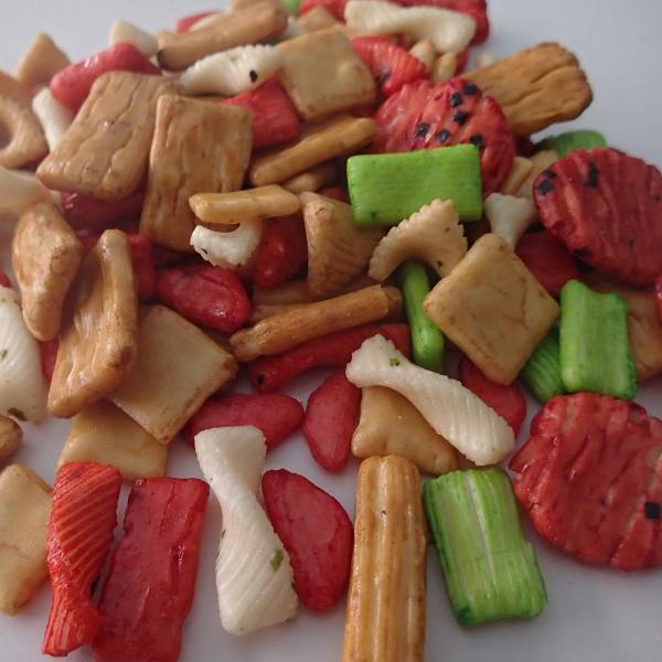 Quality Low Fat Club Social Crackers Fried Salty Asian Rice Cracker Mix for sale