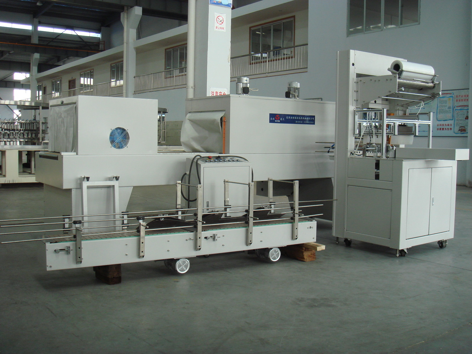 China 19kw Automatic Film Shrink Wrapping Packaging Equipment Machine for bottles and cans for sale