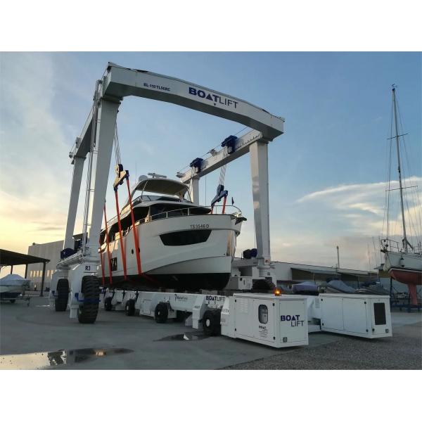 Quality Pendant Control 37KW Yacht Lifting Crane 20 Tons For Houseboat for sale