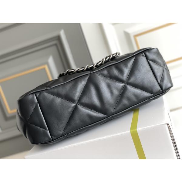 Quality Casual Lambskin Chanel Classic Lambskin Bag Plain Party Office Style for sale