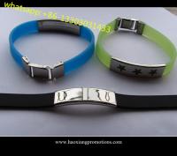 China hot sale promotional logo bracelet personalized silicone wristbands with metal clip factory