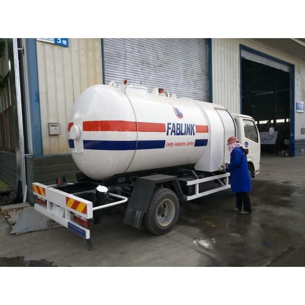 Quality 2.5MT Bobtail Propane Truck , Dongfeng 4X2 Small Cylinder Filling Fuel Bowser for sale