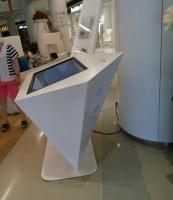 China Customized White Windows10 43'' Infrared Stand Up Computer Kiosk ,Convenient Digital Query Machine factory