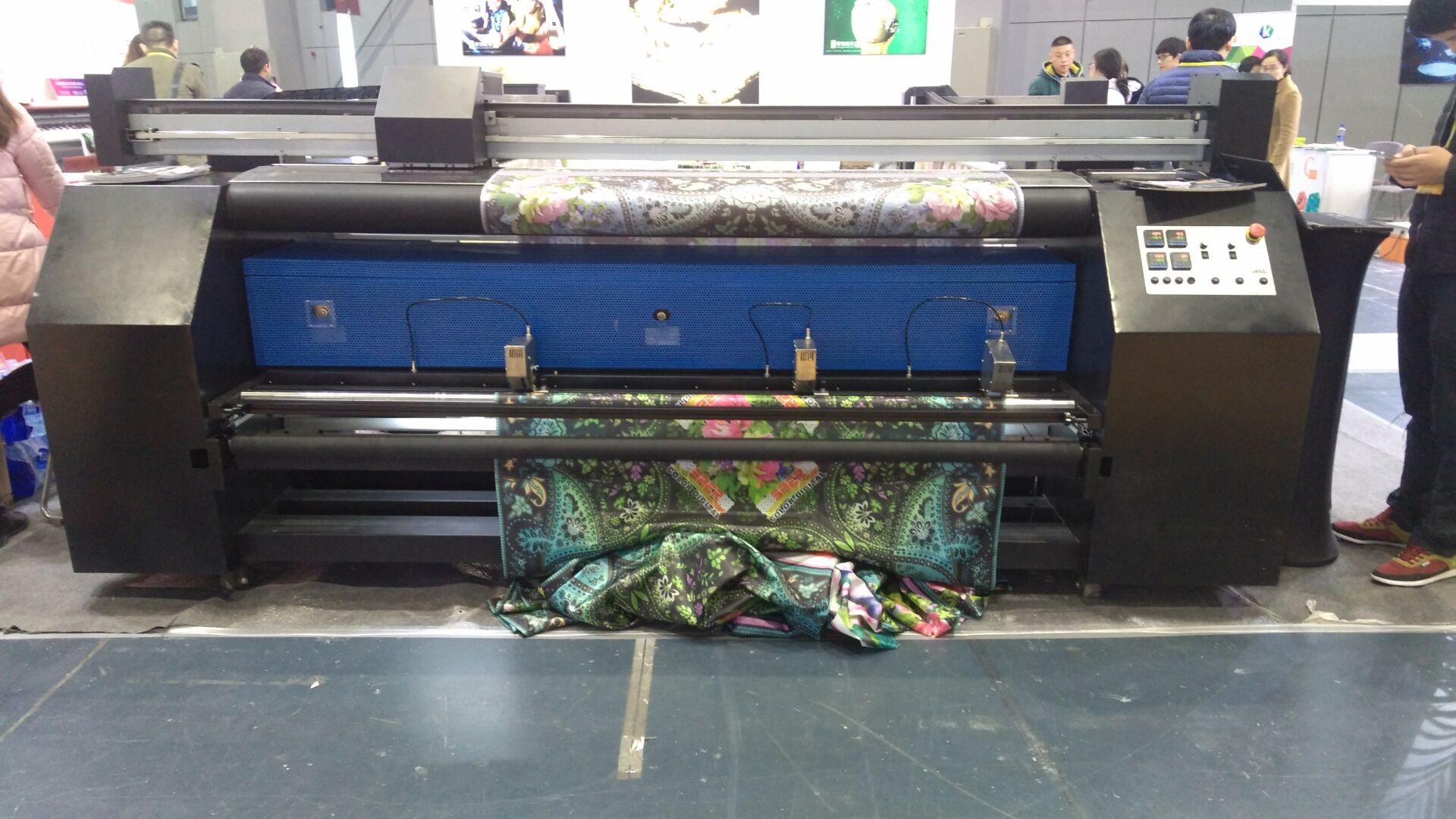 China Directly Polyster Flag Printing Machine Digital Tshirt Printer Machine factory