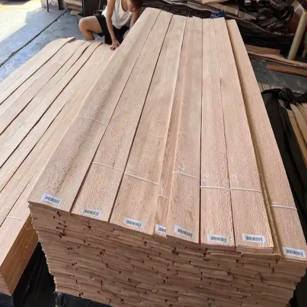 Quality Red Oak Natural Wood Veneer Smooth Surface 0.6mm-1.2mm For Furniture for sale