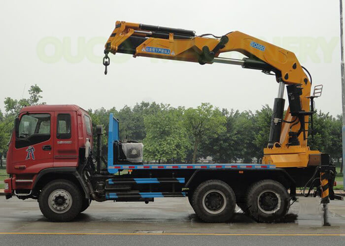 China Steel Truck Mounted Boom Crane , Truck Mounted Mobile Crane Loading Cargoes factory