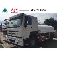 China HOWO Oil Tank Truck 6 Wheeler With Pump Oil Gun, 4000 To 12000 Liters Capacity for sale