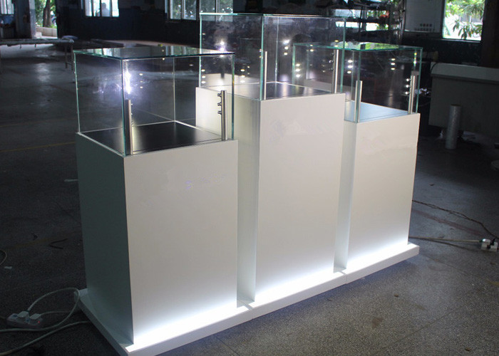 China Modern Wooden Glass Jewelry Show Display / Pedestal Display Case factory