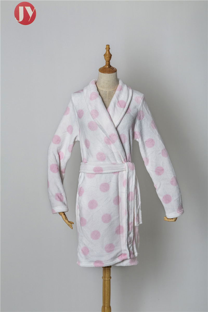 China Printed Flannel Night Suit Thermal Pink Dot Women Bathrobe 100% Polyester ECO Friendly factory