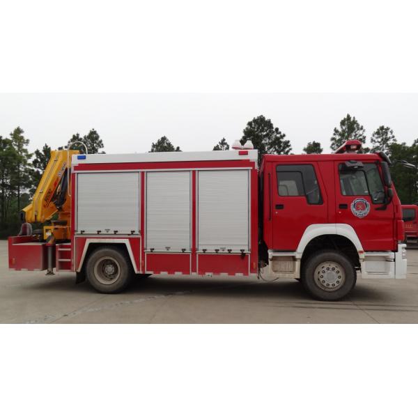 Quality Multifunction SINOTRUK Fire Truck , Heavy Rescue Fire Apparatus With 5t Crane for sale