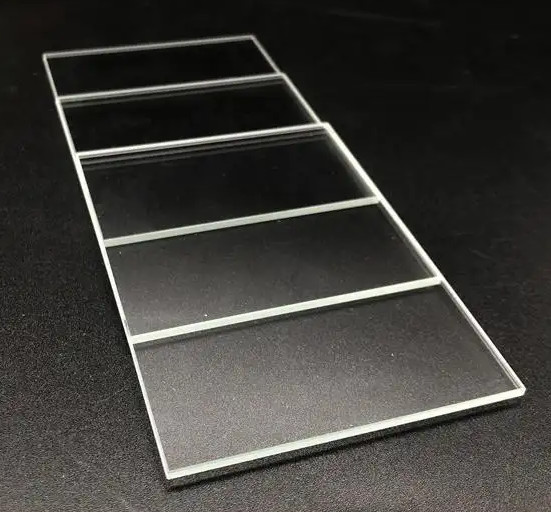 China Hot Sale 3.2mm-4mm Ultra Clear Low Iron Tempered Solar Glass for Solar Panels factory