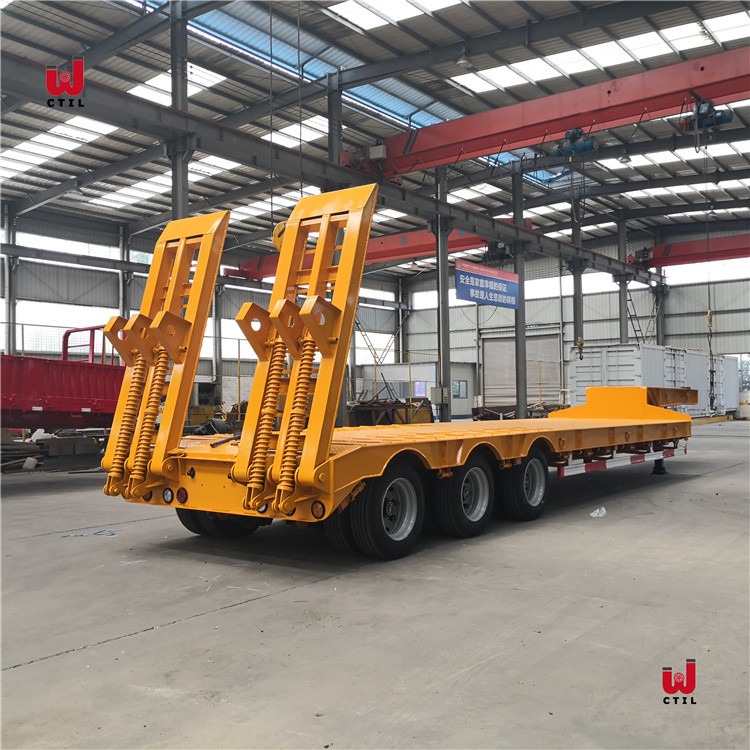 China 3 Axles 60t Heavy Equipment Hauling Trailers/Low Bed Trailer Transporter for sale