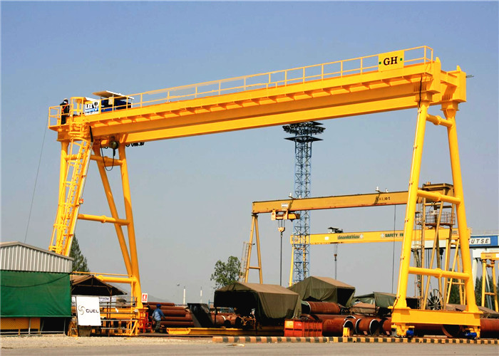 China Double Girder Mechanical Gantry Crane Rail Track With Electric Hoist Lifting factory