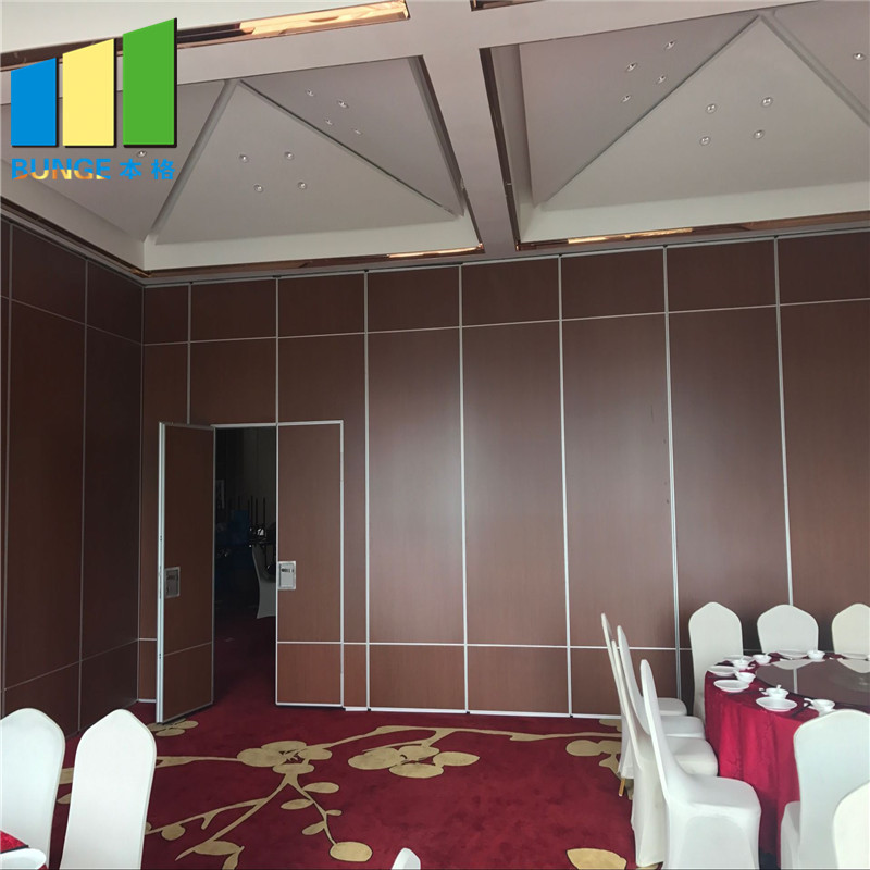 China Sliding Door Partition Wooden Folding Partition Walls For Banquet Hall factory