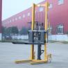 China Portable hand forklift 2000kg hydraulic manual pallet stacker for sale factory