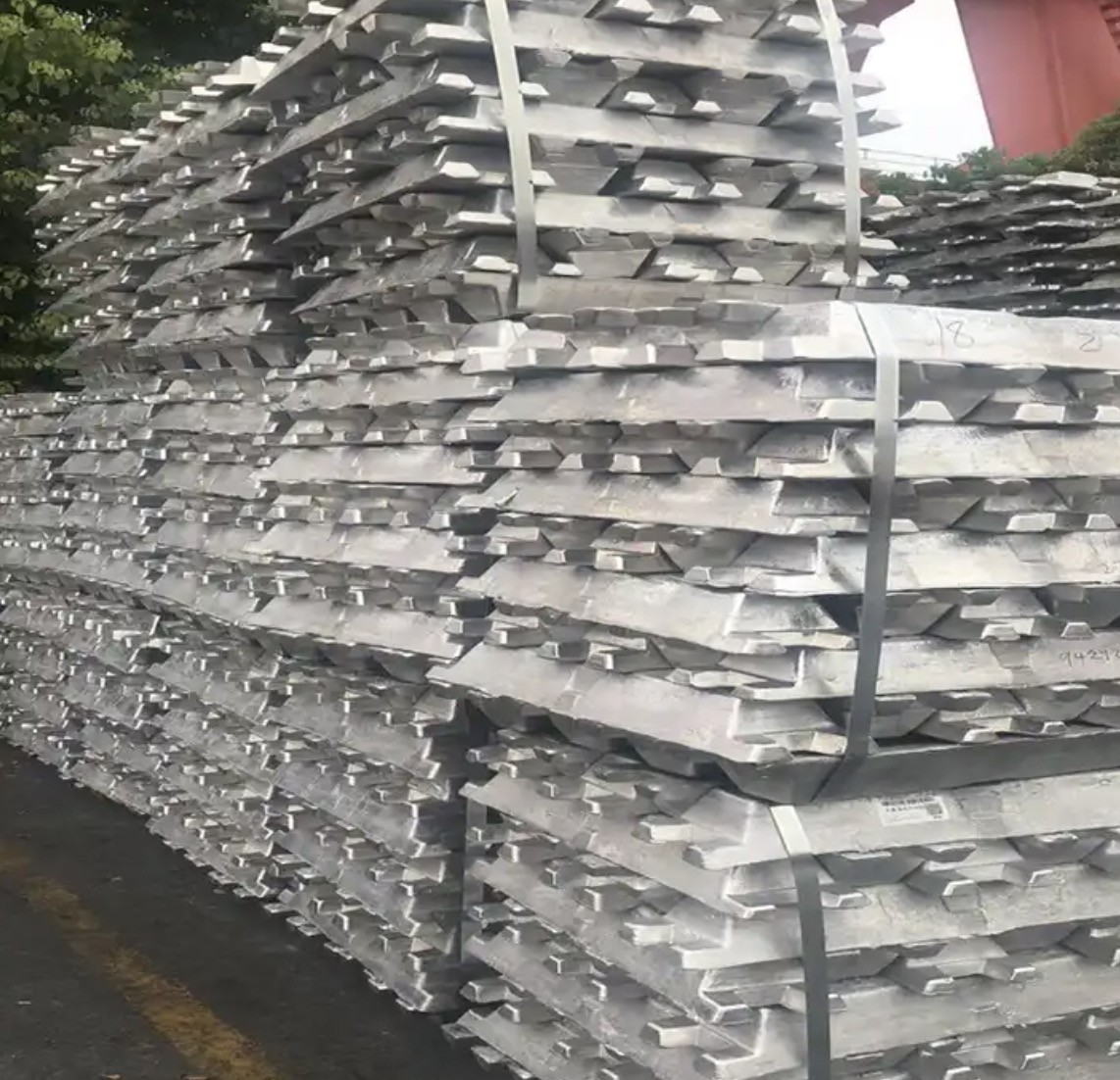 China 99.7% Chemical Composition A7 Aluminum Ingots Mill Finish Surface With Chemical Composition factory