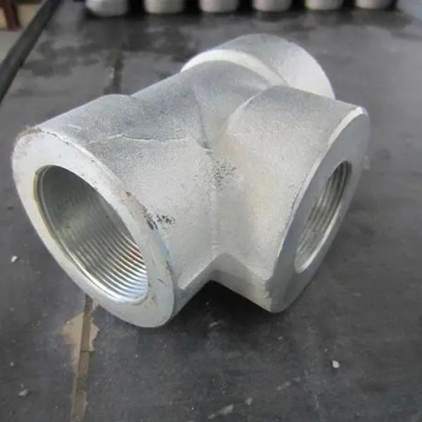 Quality 6000psi 304 Stainless Steel Socket Weld Fittings Tee For Chemical Construction for sale