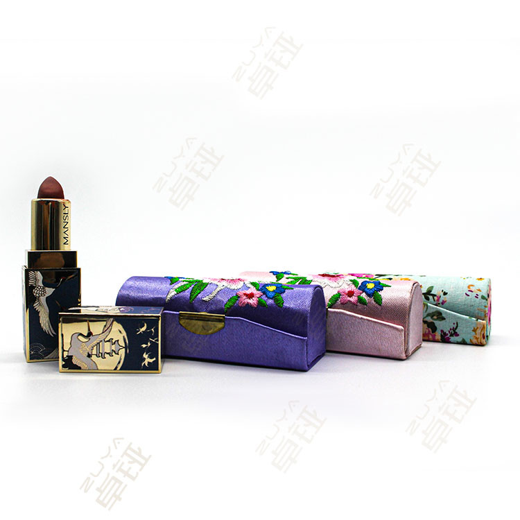 China Outdoor Flip Cover Embroidery Lipstick Case Lipbalm Cover Customized With Mirror factory