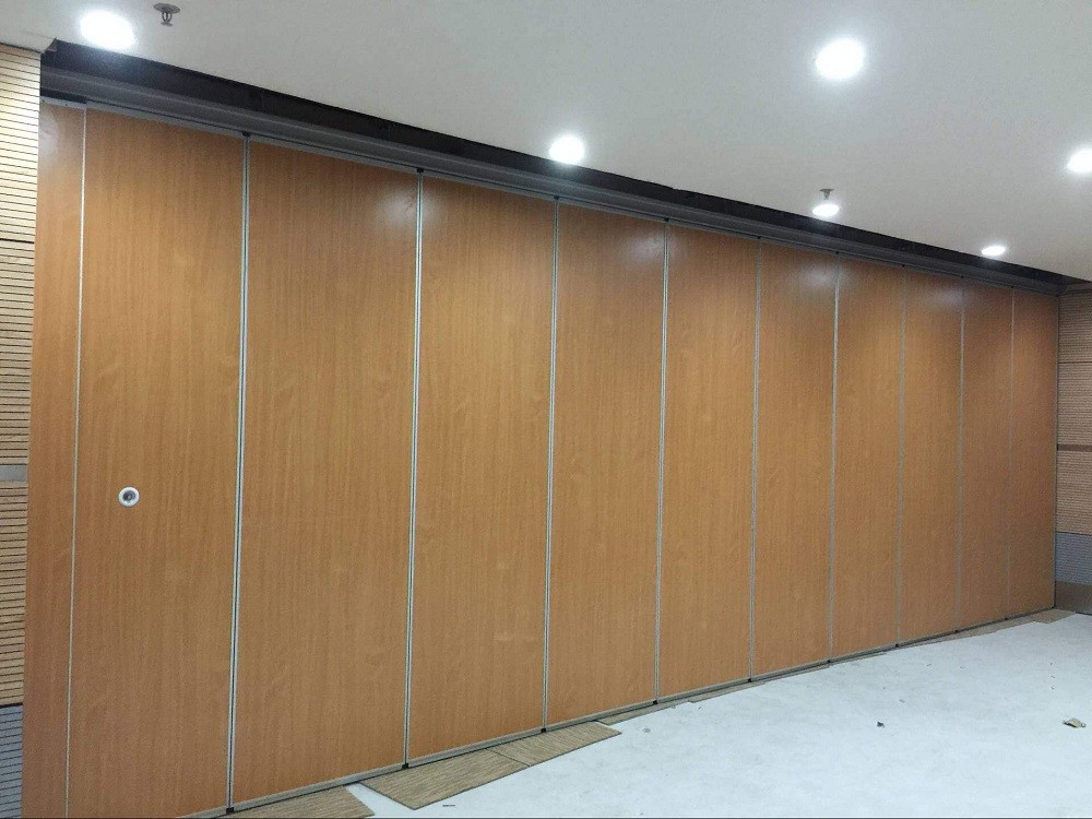 China Wooden Board Malaysia Folding Partition Walls , Commercial Acoustic Room Divider Wall factory