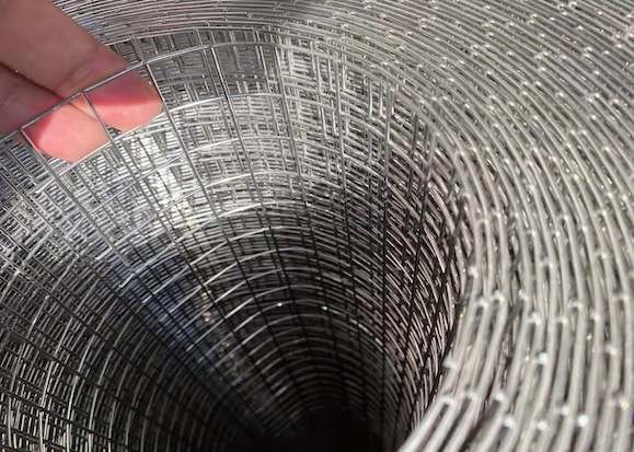 China Low Carbon Steel Wire Mesh 1/2X1/2 Galvanised Steel Wire Mesh 30m factory