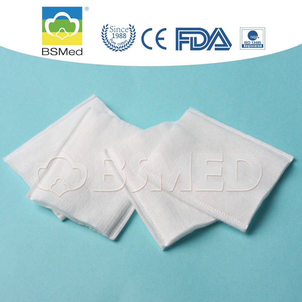 China Plain Pattern Cosmetic Gauze Pads , 100 Percent Cotton Pads White Color factory