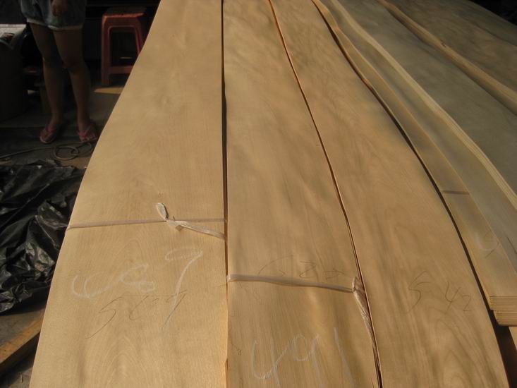 China Sliced Natural Chinese Birch Wood Veneer Sheet for sale